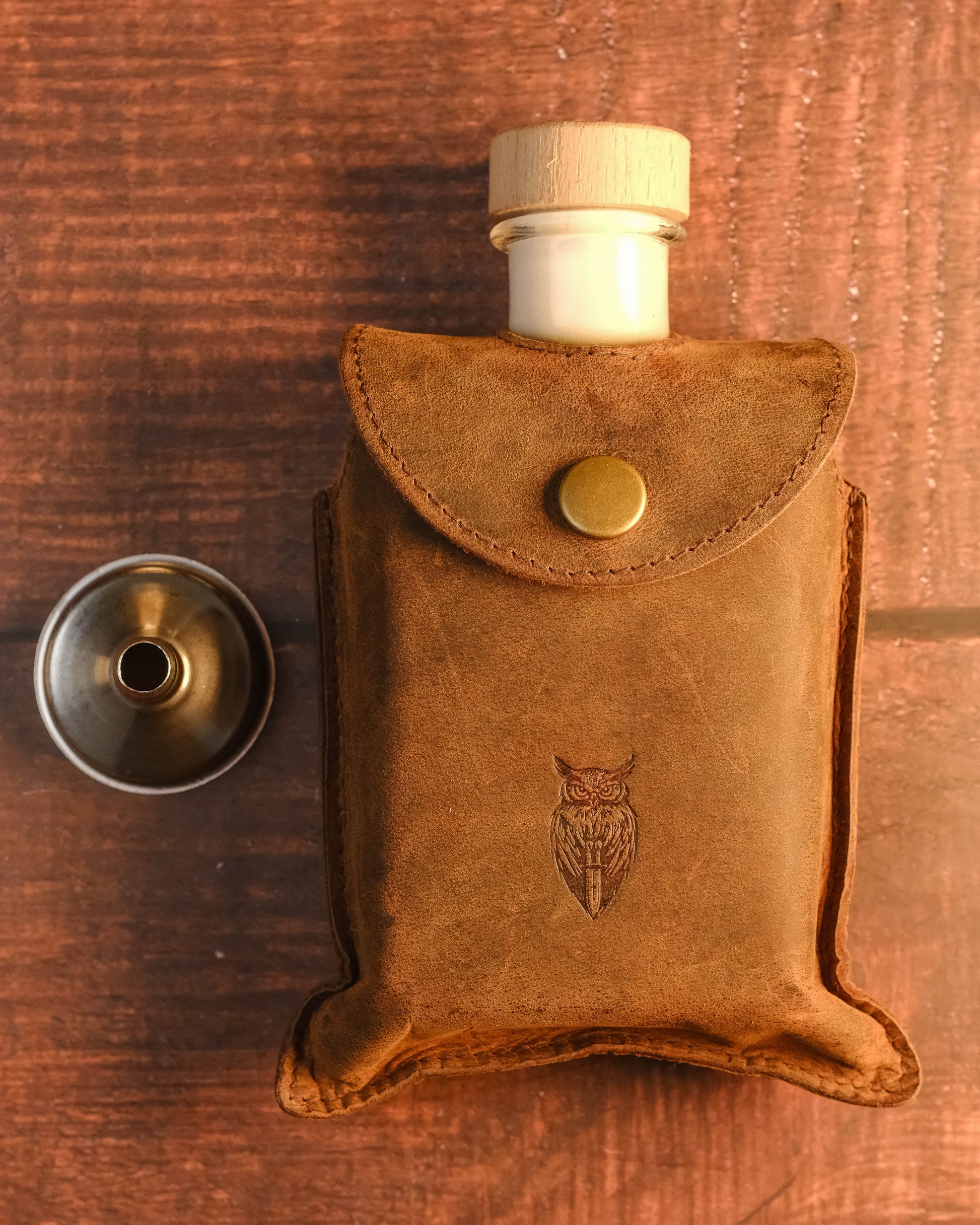 Trust Me I'M A Masseur 6oz pelle Sintetica Hip Flask Marroncino Trust Me I'M A Masseur 6oz pelle Sintetica Hip Flask Marroncino